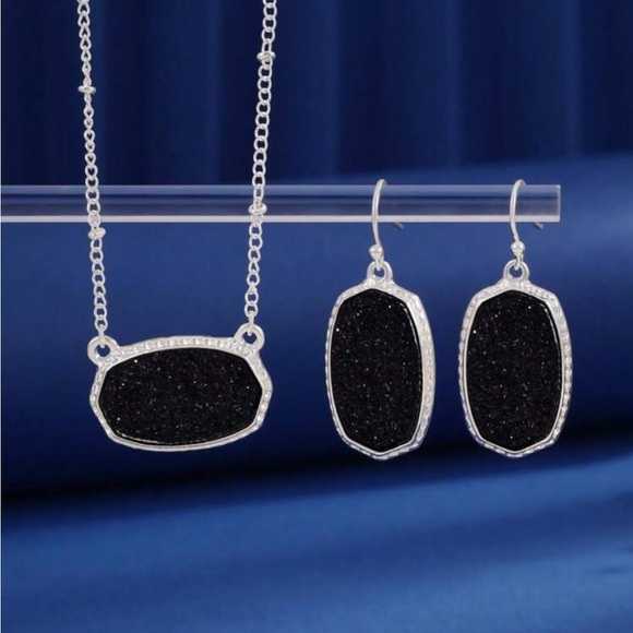 NWT Black and Silver Pendant Necklace with Matching Earrings - Picture 2 of 3